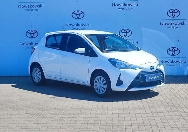 Toyota Yaris cena 49900 przebieg: 51575, rok produkcji 2017 z Wałbrzych małe 211